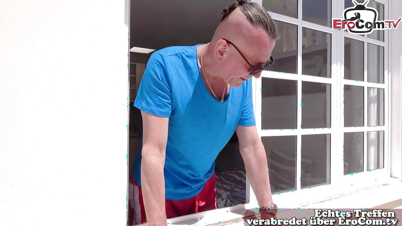 Turistas alemãs de Mallorca fodem turista à beira da piscina