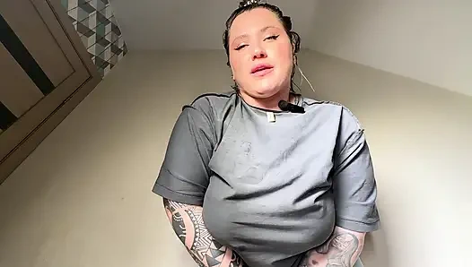 Kamu suka pantatku yang besar