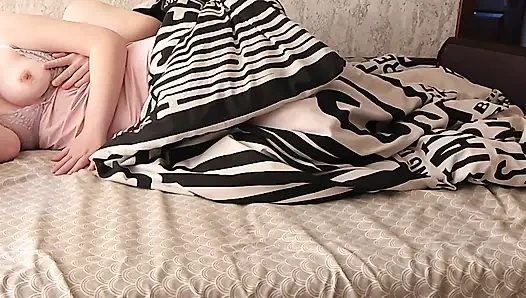 Aku membiarkannya menghabiskan malam dan inilah yang terjadi di pagi hari