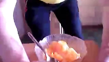 Soslu portakal salatası