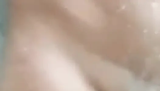 Ofw karım görüntülü görüşme istedi banyo yaptığını söyledi