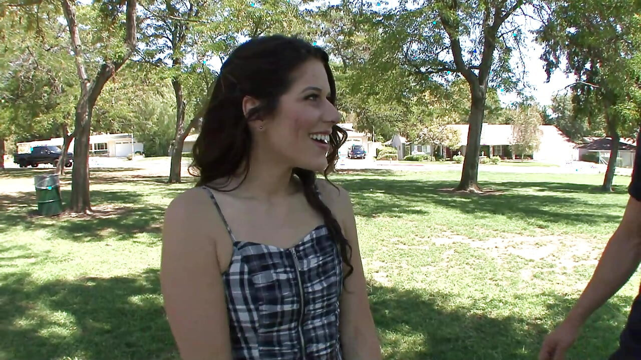 Geweldige smakelijke kut van tiener verwacht wijd open voor dikke pikpul