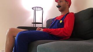 Mario agarra una enorme polla en primer plano