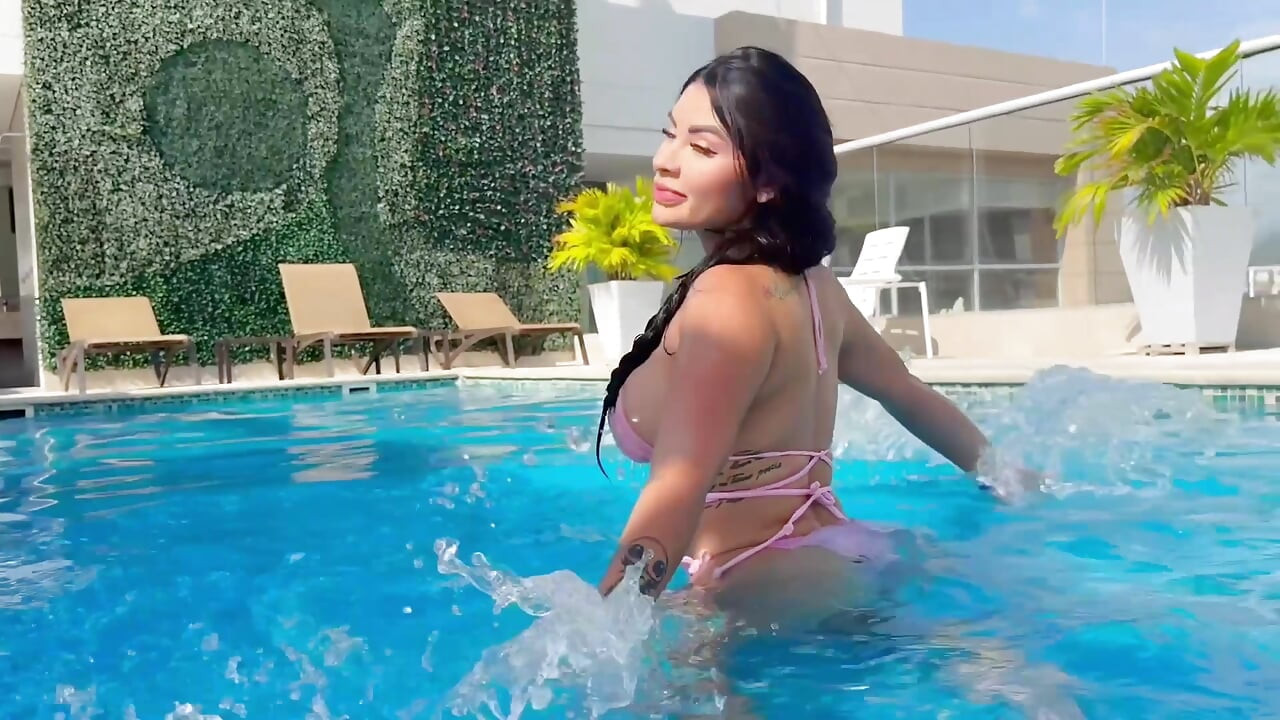 Beautiful Colombian Tourist Plays and Gets Fucked by Stranger She Meets at a Very Prestigious Resort