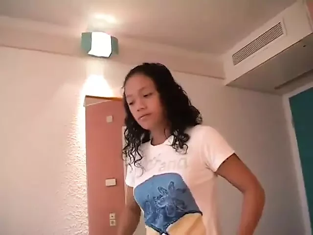 Thai girl Maya can play the flute