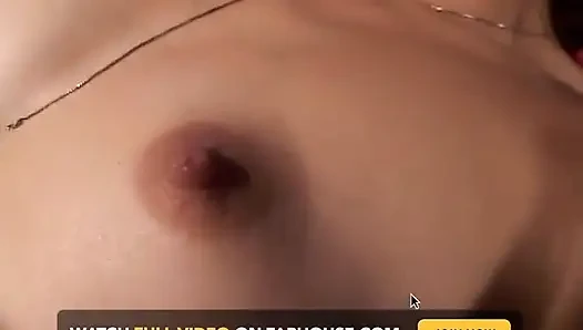 Remaja armelle dengan payudara kecil di casting striptis