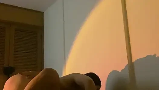 Ihre haut gegen meine im warmen abendlicht