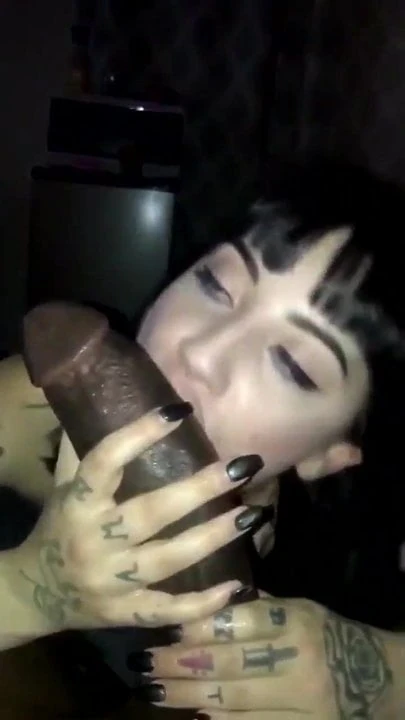 Sucks big black cock