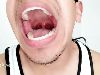 Fetish uvula mulut besar