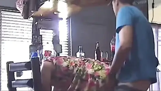 Kamera menangkap suamiku meniduri babysitter