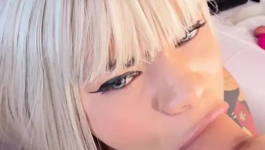Blowjob ceroboh dengan banyak air liur, tenggorokan dalam di pov