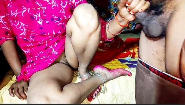Dever ne soi hui bhabhi ko chupke se gand mari