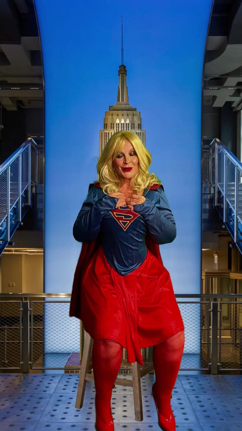 Supergranny: γαμήσι με δονητή, σούπερ πουτάνα που ρουφάει πούτσο