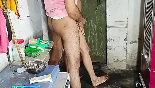 Трах киски задницей, член, сосание киски, сосание груди, сосание молока из груди и сидение на члене раком и лежа прямо на хинди аудио