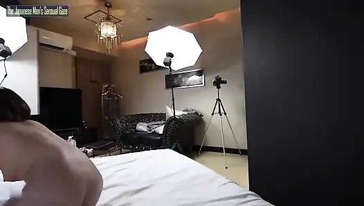 Первая частная съемка - нервная, но симпатичная новенькая находит ее голос, заканчивается дебютным кримпаем