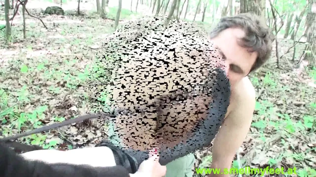 foot smelling