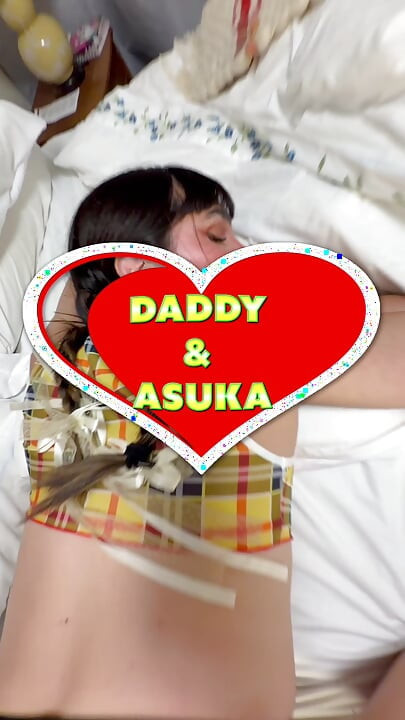 Jessie La Pequeña Vaquera Le Muestra a Papá Cómo Trabaja Con Sus Botas En La Parte 2
