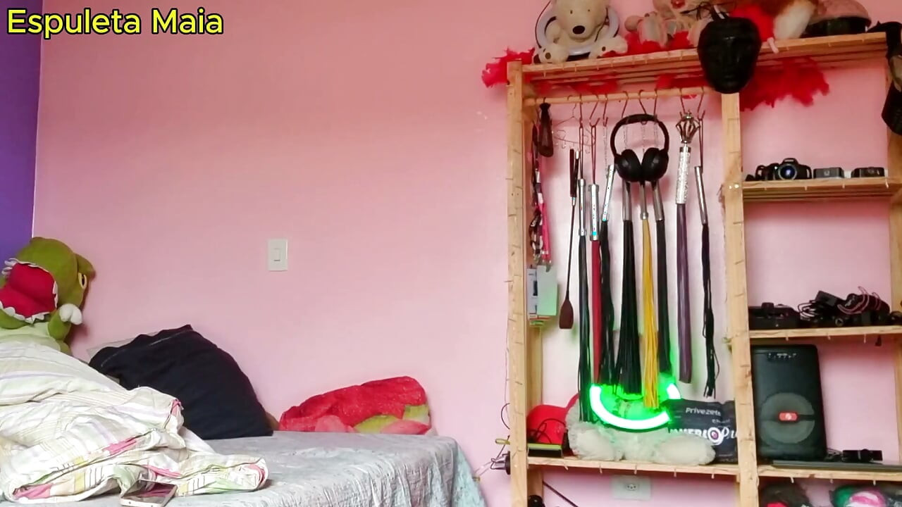 Morena caliente se despierta conmigo: mi ritual de cuidado de la piel matutino