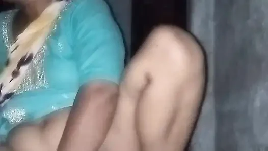 Uncle ne aunty ko aisa choda aunty ki chut me khoon nikal gya