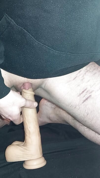 Pertama kali bermain dengan dildo