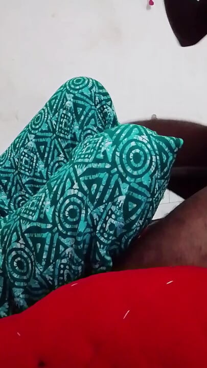Istri desi selingkuh disetubuhi oleh orang asing untuk pertama kalinya