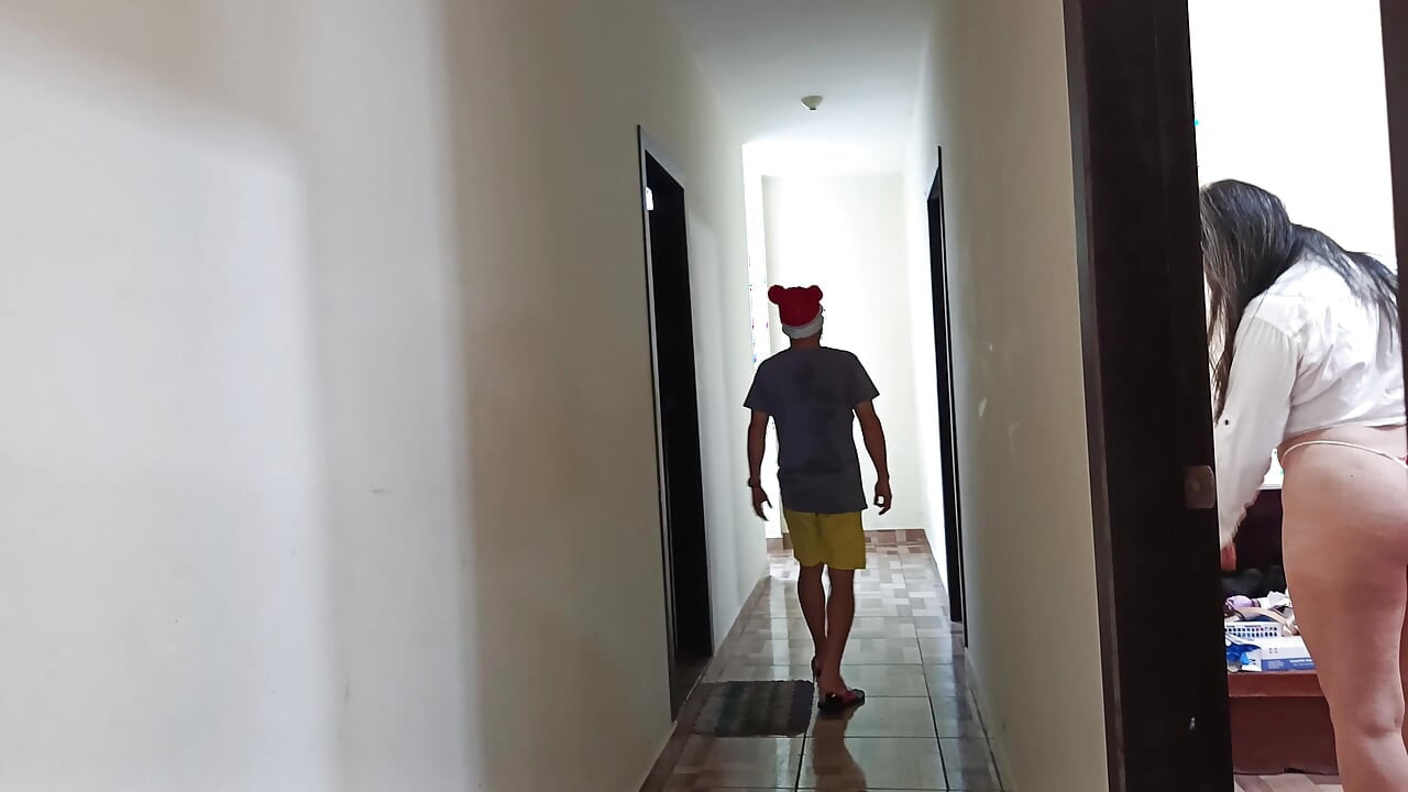 A very brief but very intense adventure!! Sex with my big-bootied white stepmother