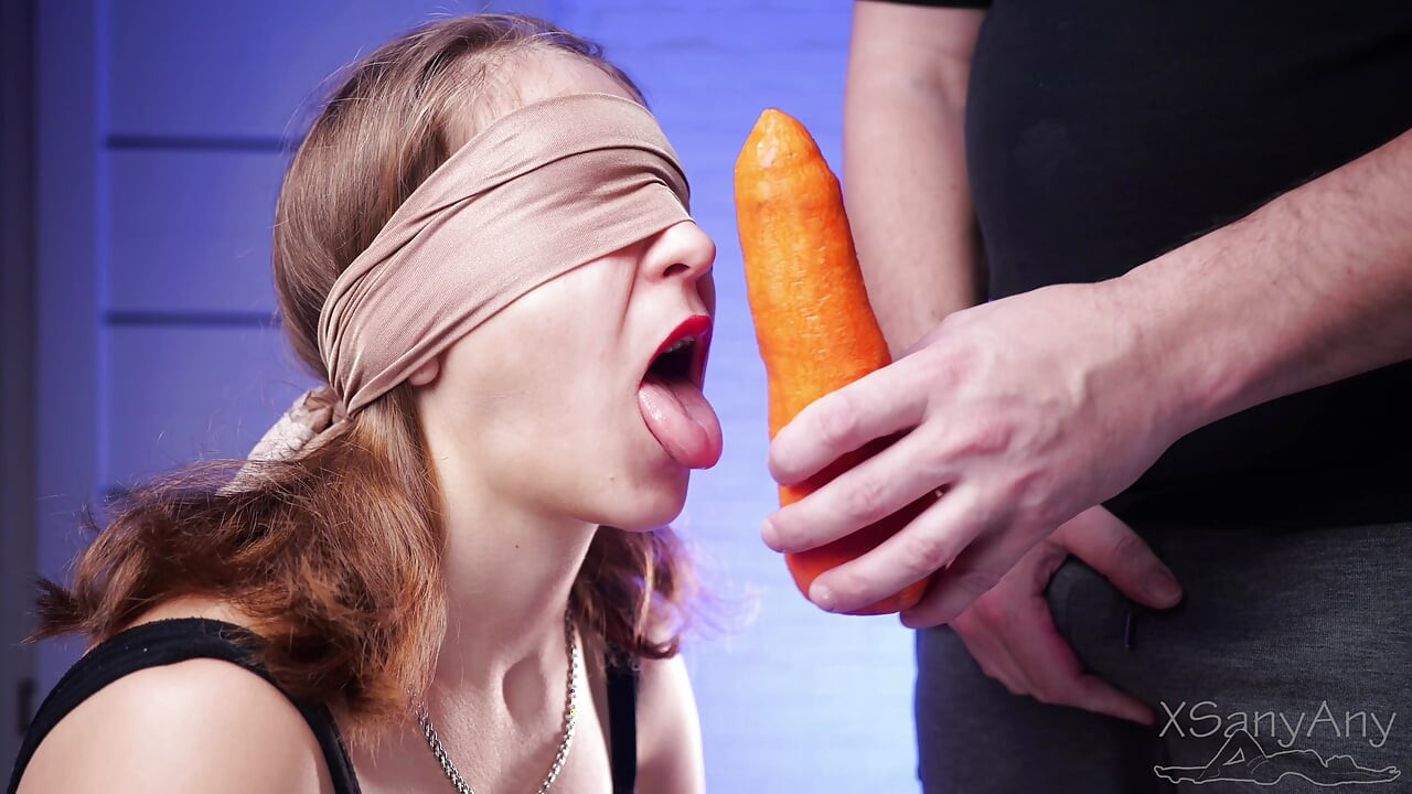 Seductive Blindfold Taste Game: Unexpected Deepthroat & Messy Swallow