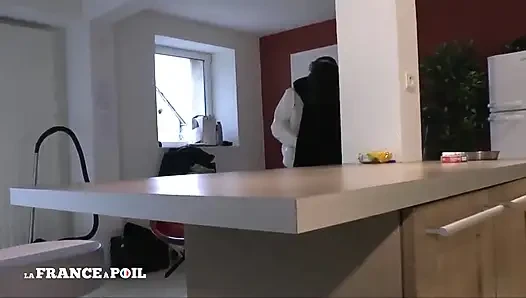 Küçük memeli azgın Arap sürtük üçlü grup sekste anal sikiliyor