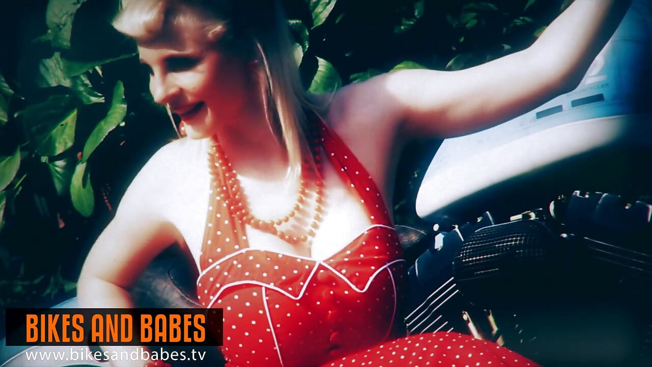 Amelia de luxe - vélos et nanas tv vidéos sexy