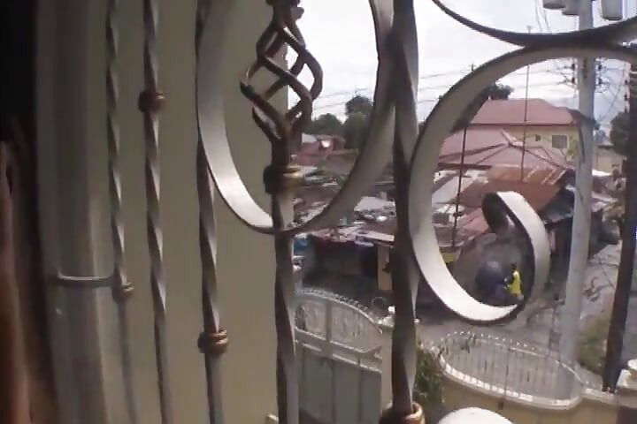 אסייתית ביישנית חמודה נדפקת מאחור