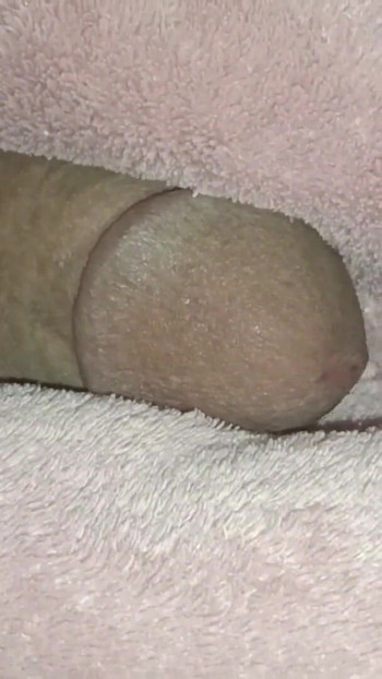 「Two Cum Continue - Alone Boy Masturbating」の必見の瞬間
