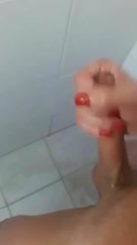 Travesti Gozando No Banho