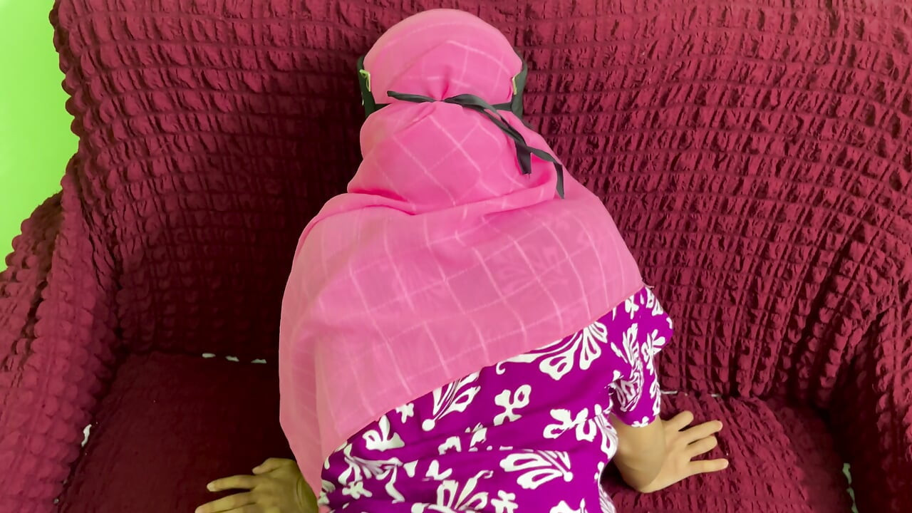 صديقتي x سخيف معي عندما لا يكون زوجها في المنزل