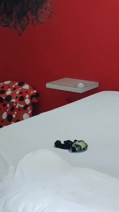 "Bazı şeyleri yapmana izin veren bir adam arıyorum pegging ve yalama, adamı nasıl emerken izle" den güçlü bir an