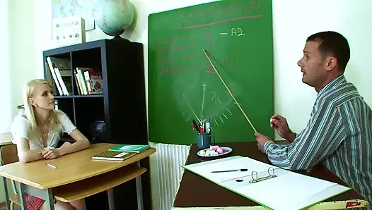 Gadis bertubuh kurus nyepong kontol besar pak guru sebelum dientot habis-habisan