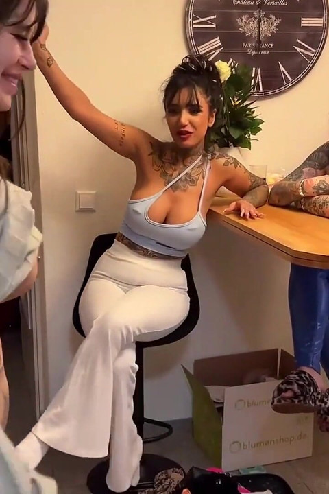 Tattooed MILF Secretly Fucked by Egon Kowalski