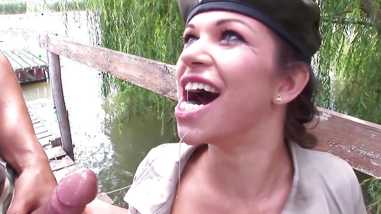 Scandales Militaires - Il Faut Que Je Me Fasse Foutre Maintenant! Soldat En Chaleur Se Fait Baiser Par Le Soldat Sur La Jetée.