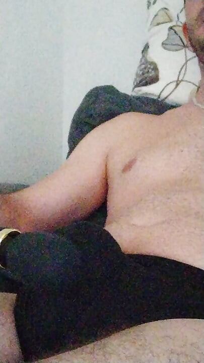 Je fais vibrer ma grosse serviette jusqu’à ce que j’ai un orgasme dur et long très nécessaire après 17 jours.