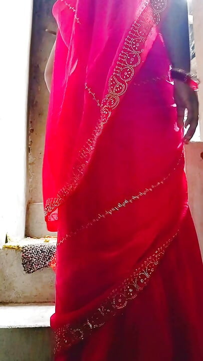 Desi girl ne sidhiyon Mein Chudai karte hue
