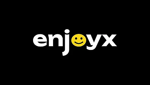 Agatha Vega havuzda şehvetli sert sikiş ağzına boşalmayla bitiyor