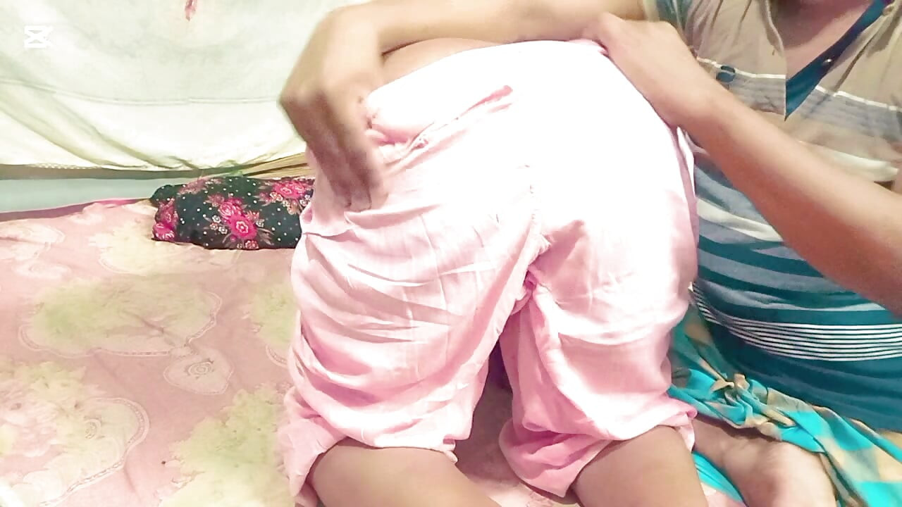 พี่ชายไม่แท้เย็ดลูกพี่ลูกน้องสาวและดูดหีเธอ