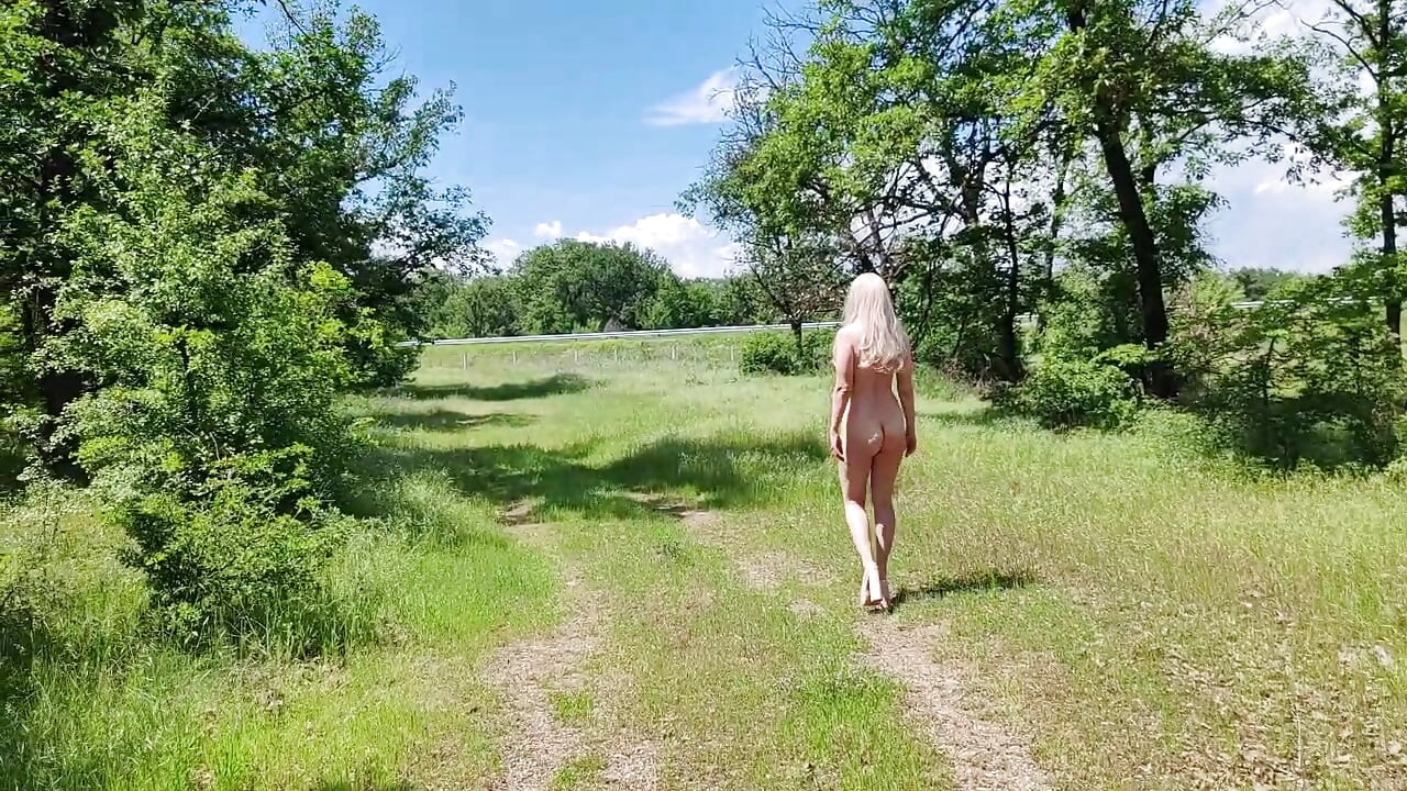 Escrava Tich se mostra para os fãs