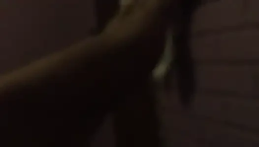 Lezzetli ayaklarım onları emmeni istiyor