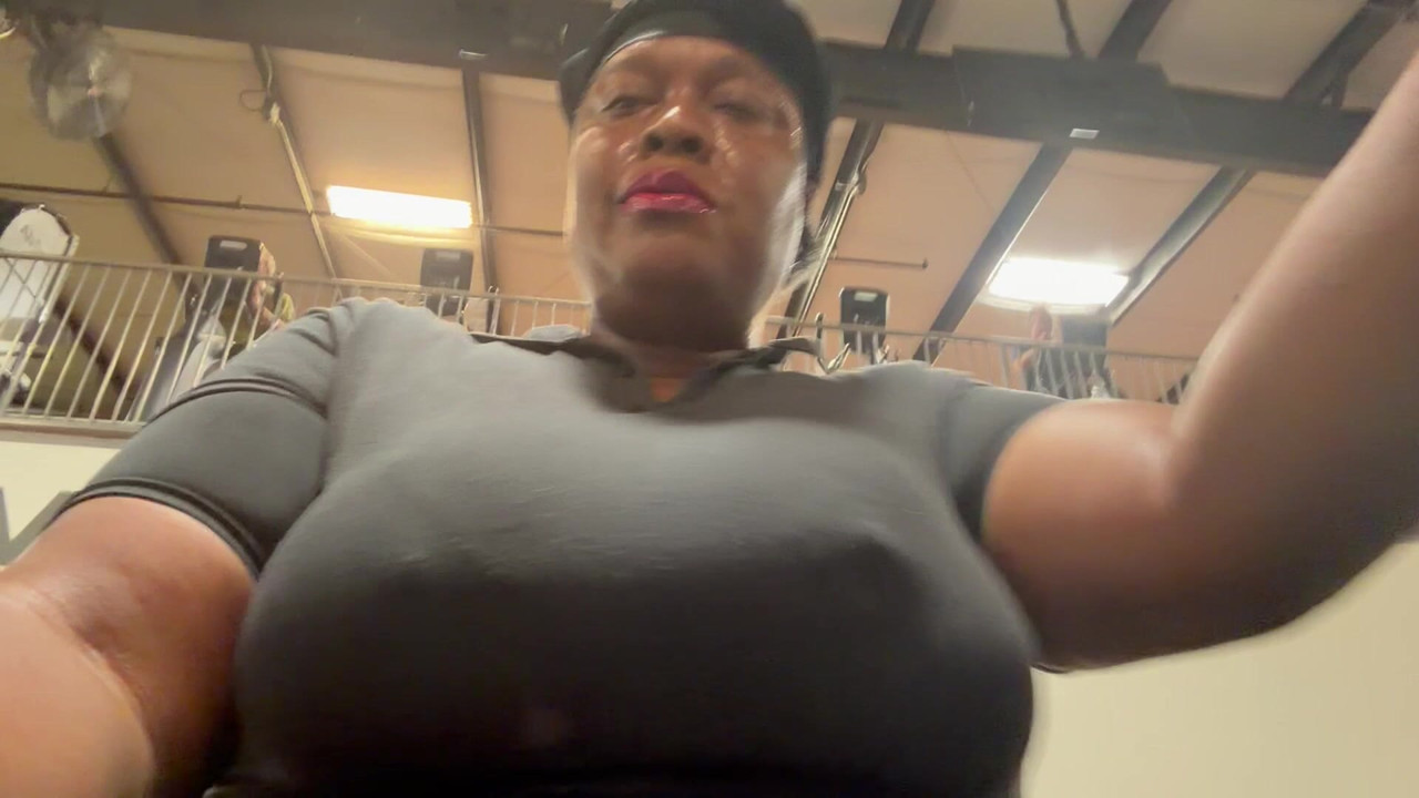 Ts Kayla working out
