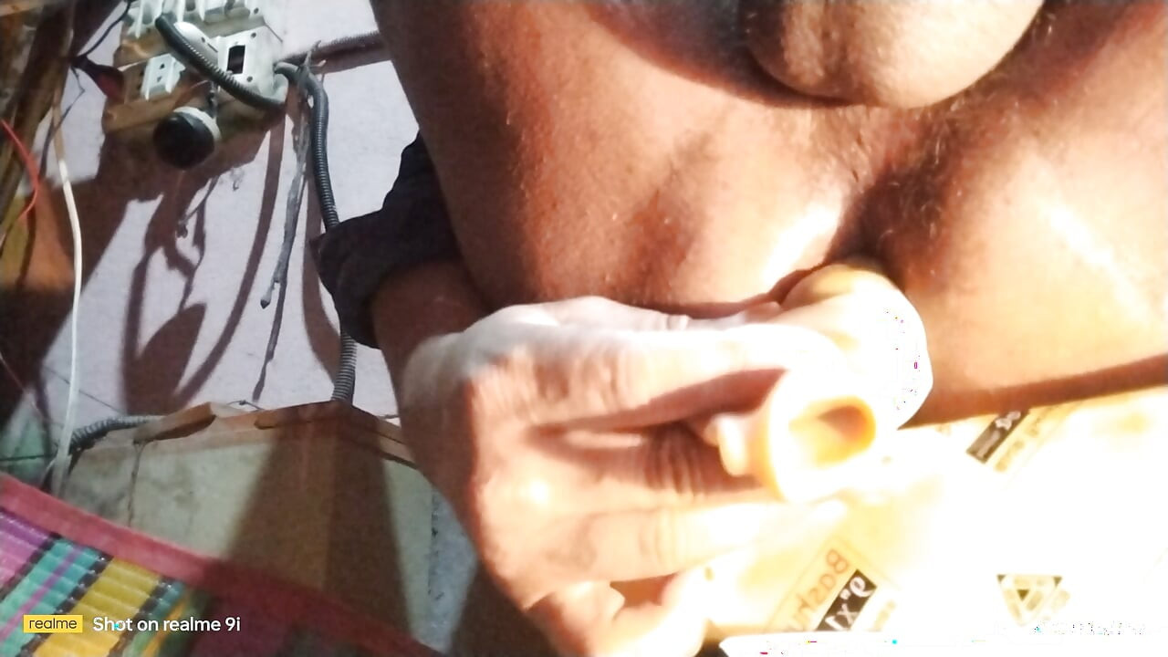 If anyone is interested in having a toy inserted in the ass, inbox me and I will have sex with you.