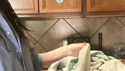 rauchen in der küche wird zu masturbieren in der küche