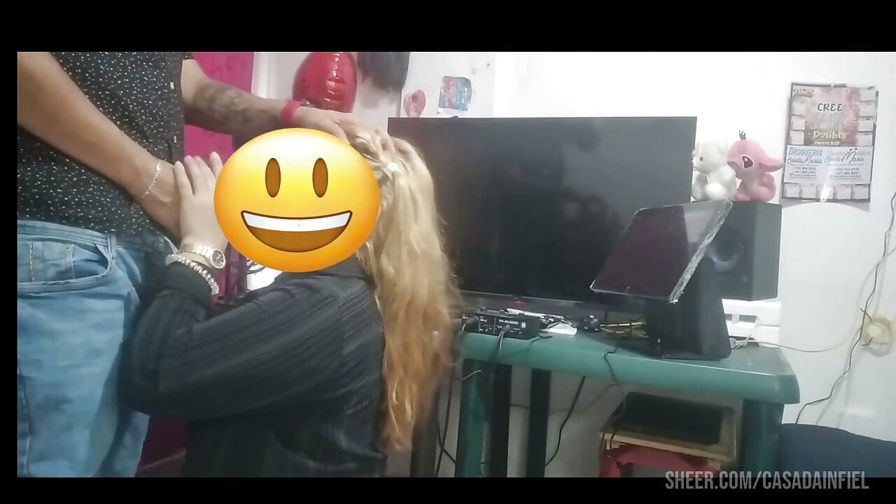 רובי היפה נותנת מציצה מצוינת