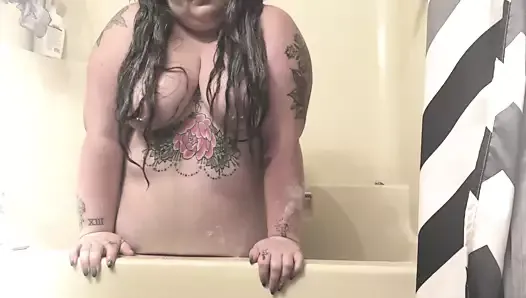Tatted BBW, Bath Tub Masturbation