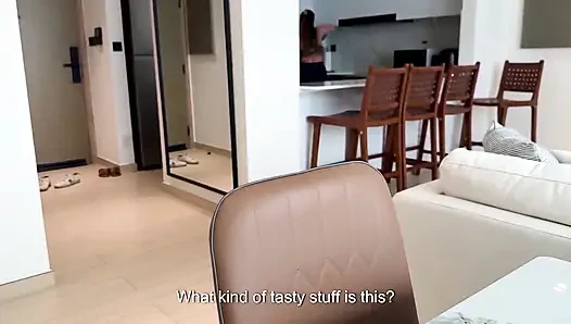 Yalnız üvey anne ihtiyaçlarını itiraf ediyor ve kendini üvey oğluna sunuyor