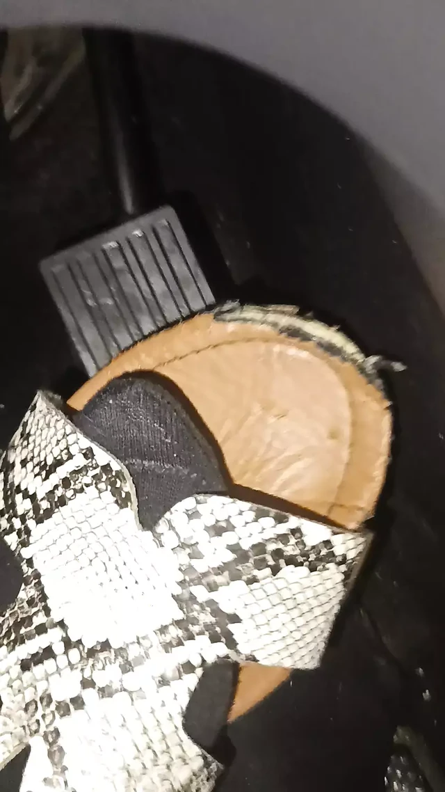 Destroy the sandal on the pedal